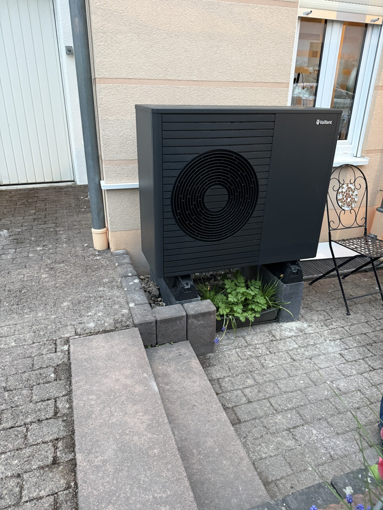 Vaillant-Wärmepumpe 7-kW-Monoblock Außeneinheit