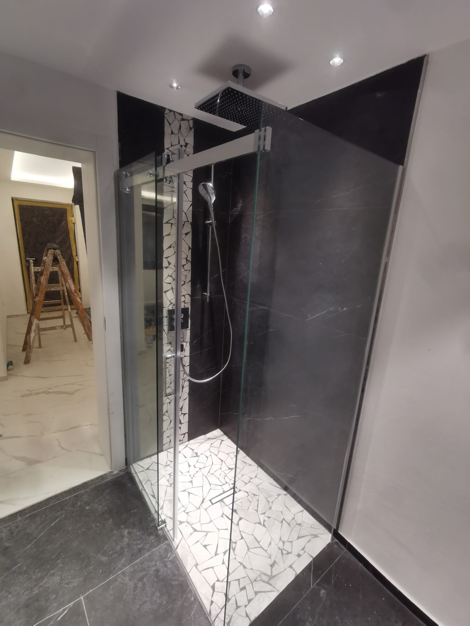 Detailansicht der Dusche im Gästebad