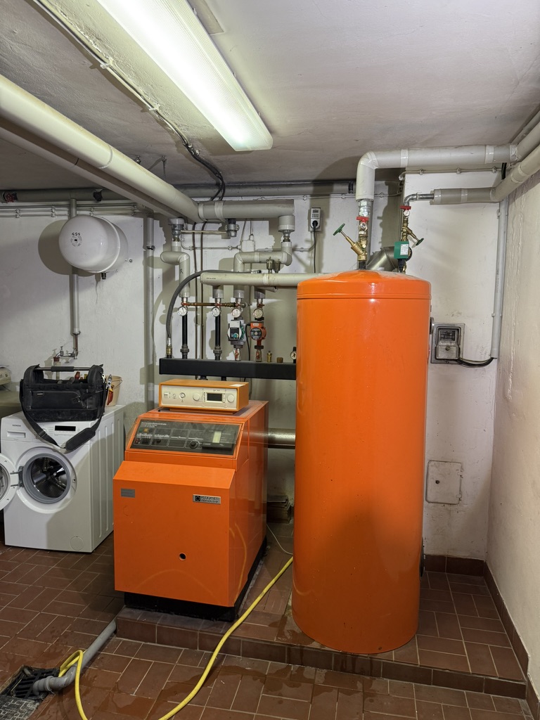 Vorher: Ölkessel-Austausch im 3-Familien-Haus + 16 kW Wärmepumpe