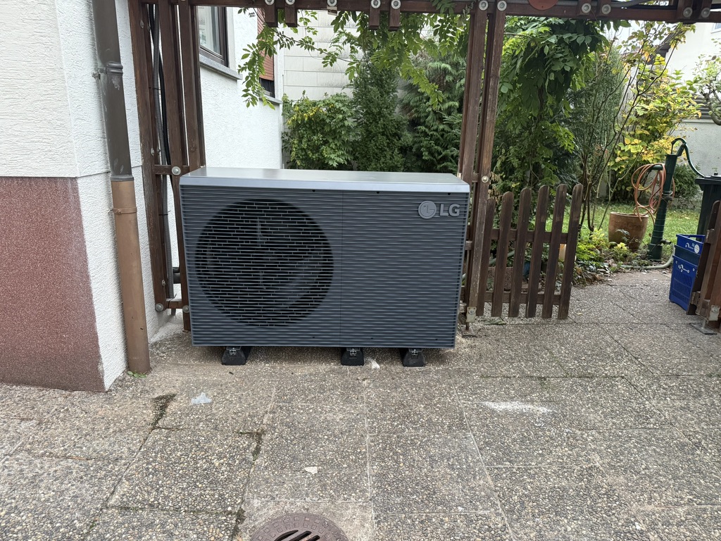 LG-Wärmepumpe 16 kW Außeneinheit installiert und in Betrieb genommen
